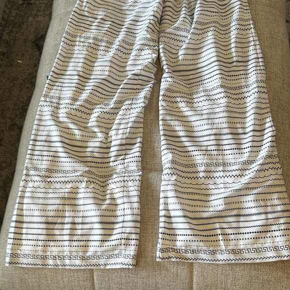 BEBE SMOCKED WAIST HALTER WHITE/BLACK JUMPSUIT SIZE S - Picture 6 of 12